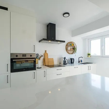 With 3 Bedrooms Near The Sea Lägenhet