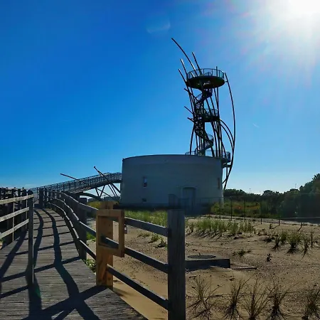 With 3 Bedrooms Near The Sea Apartment *