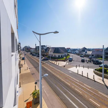 Apartment With Hinterland Views *