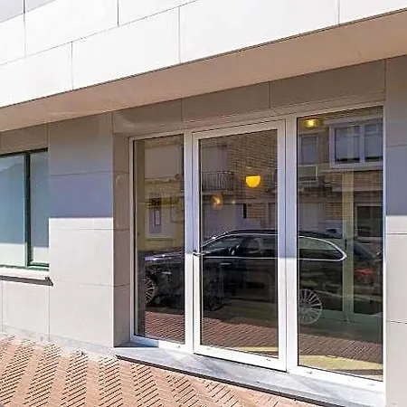 With 3 Bedrooms Near The Sea *