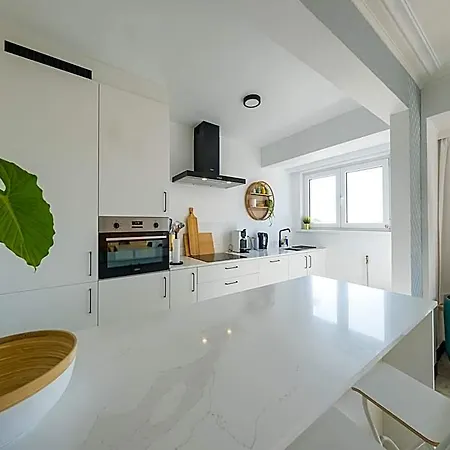 With 3 Bedrooms Near The Sea Lägenhet
