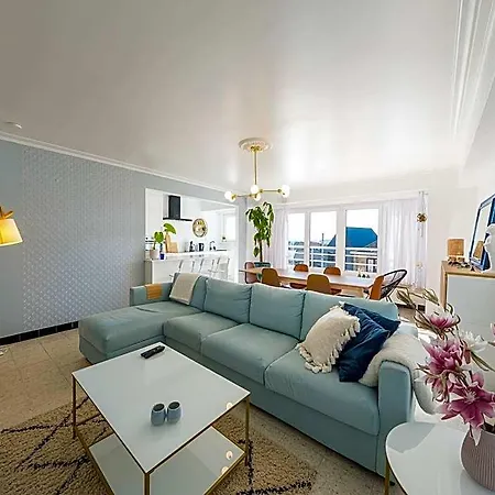 With 3 Bedrooms Near The Sea Lägenhet