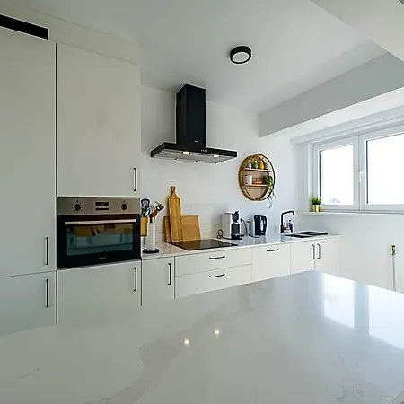 With 3 Bedrooms Near The Sea Lägenhet